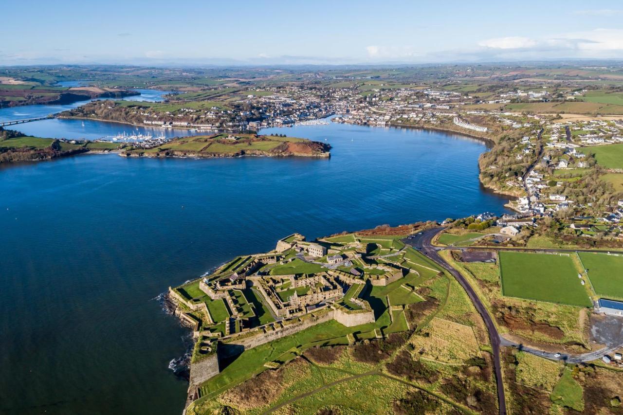 Four Winds,Kinsale Town,Exquisite Holiday Homes,Sleeps 26 Экстерьер фото